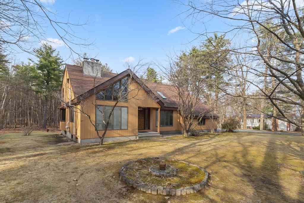 Homes For Sale - 693 Elm St<br/> Worcester County, Leominster, MA 01453