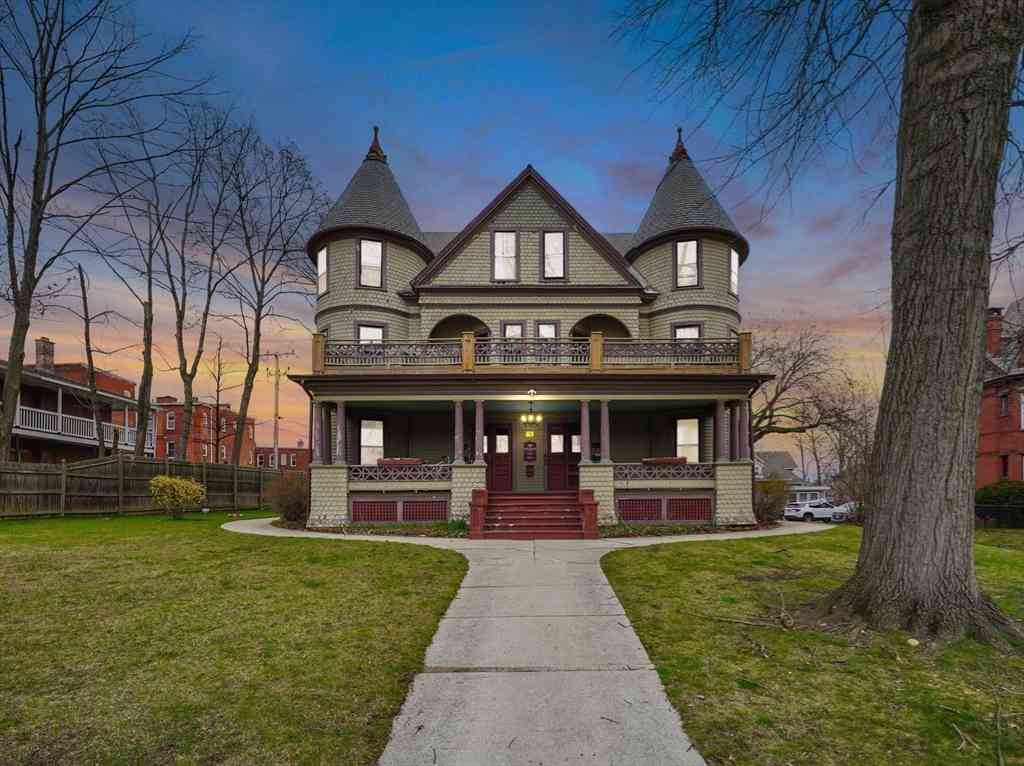 Condo For Sale - 1137 Dwight St #C<br/> Hampden County, Holyoke, MA 01040