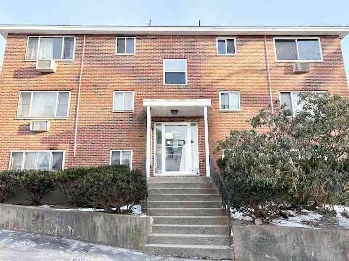 Condo For Rent - 6 Norumbega Terrace #10<br/> Waltham, MA 02453
