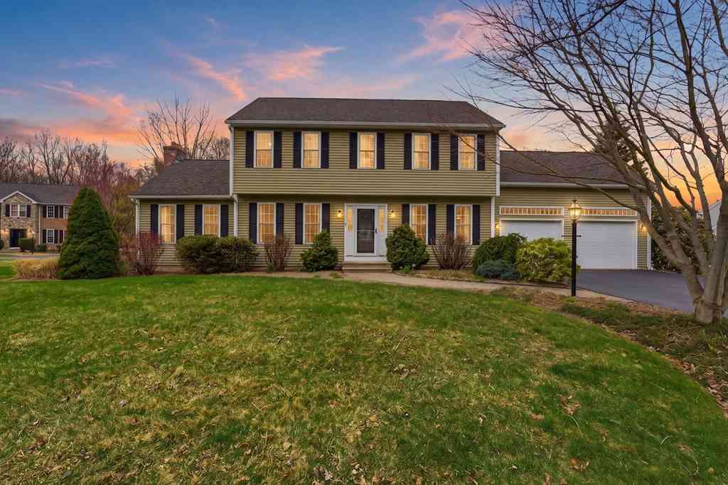 Homes For Sale - 22 Hilltop Farm Rd<br/> Worcester County, Auburn, MA 01501