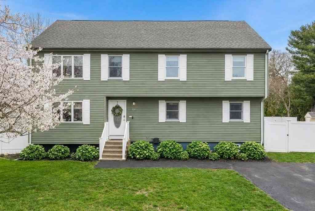 Homes For Sale - 443 Vernon St<br/> Bridgewater, MA 02324