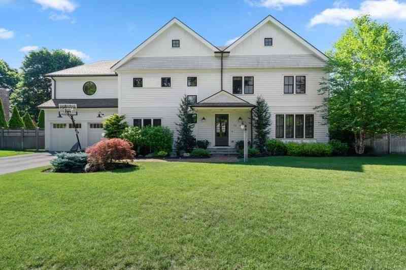 Homes For Sale - 11 Fisher Ave<br/> Wellesley, MA 02482