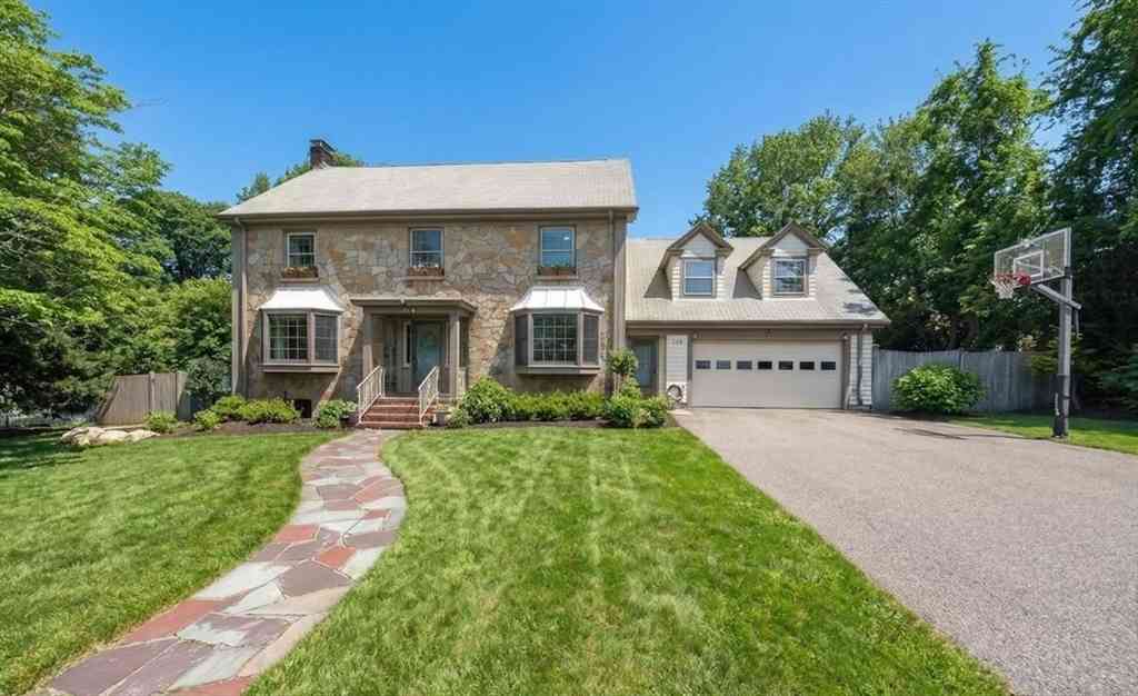 Homes For Sale - 210 Robbins St<br/> Norfolk County, Milton, MA 02186