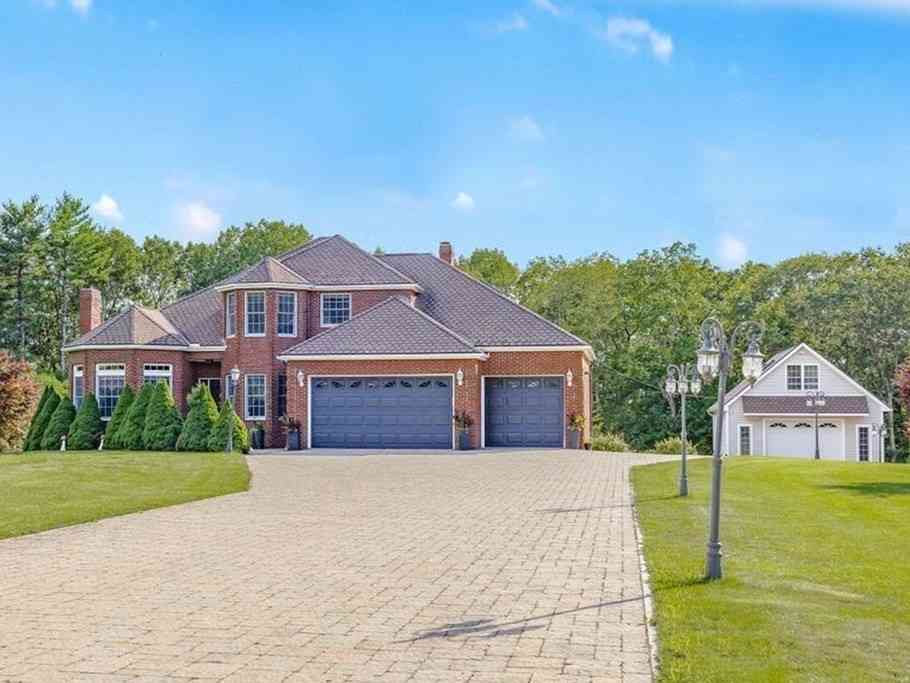 Homes For Sale - 114 Upper Gore Rd<br/> Worcester County, Webster, MA 01570