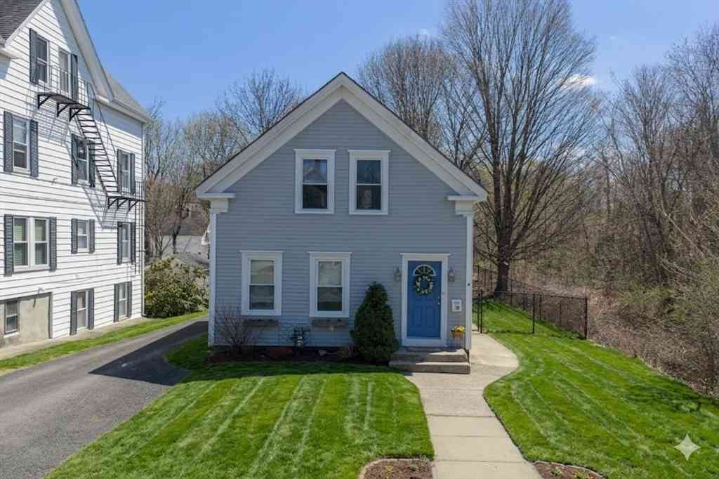 Homes For Sale - 130 Cottage St<br/> Norfolk County, Franklin, MA 02038