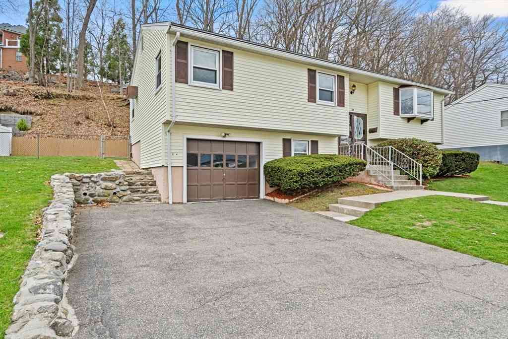 Homes For Sale - 23 Buttaro Rd<br/> Middlesex County, Woburn, MA 01801