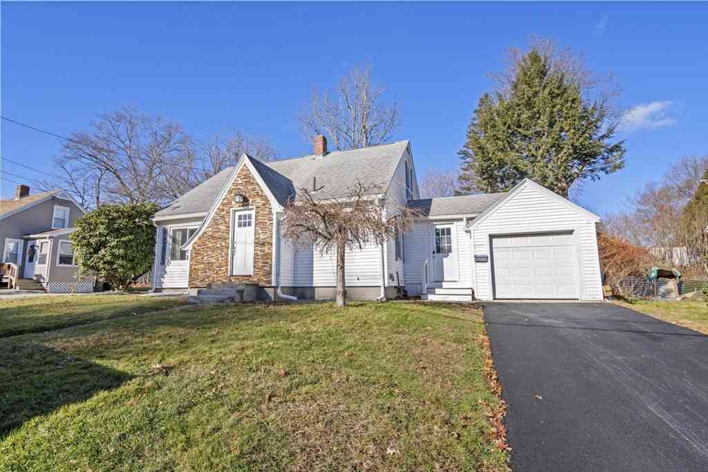 Homes For Sale - 7 Lakeside Drive<br/> Dudley, MA 01571