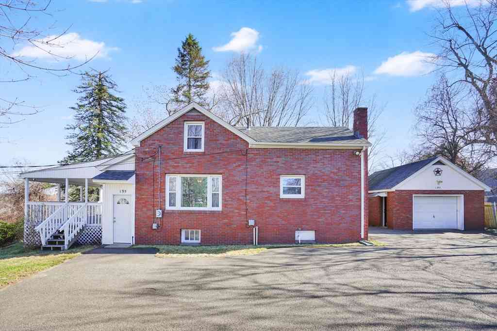 Homes For Sale - 195 Grattan St<br/> Chicopee, MA 01020
