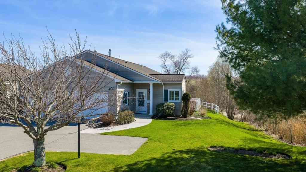 Condo For Sale - 3200 County St #11<br/> Somerset, MA 02726