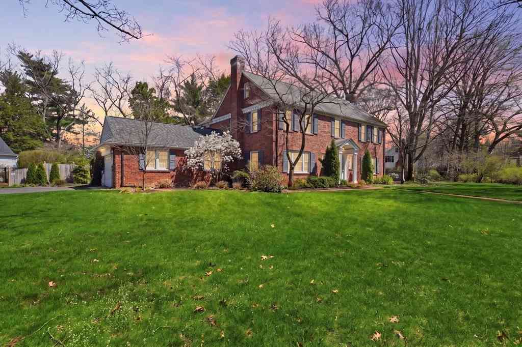 Homes For Sale - 324 Farmington Road<br/> Longmeadow, MA 01106