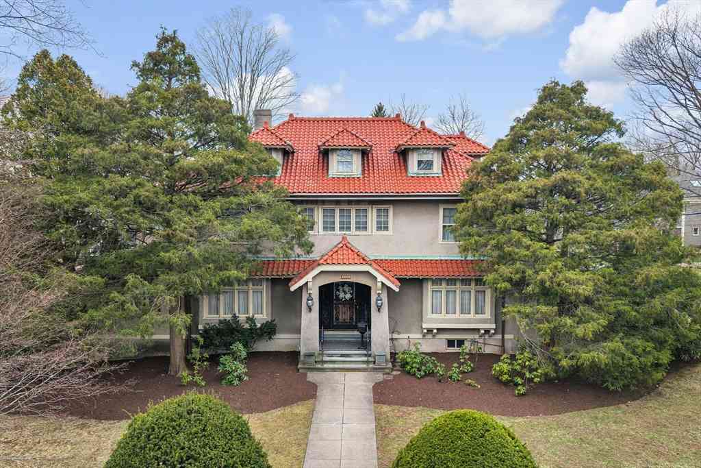 Homes For Sale - 131 Fair Oaks Park<br/> Needham, MA 02492