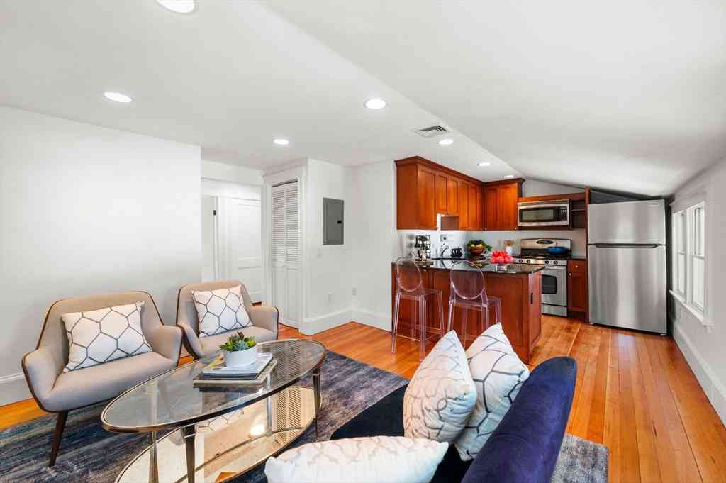 Condo For Sale - 60 Denton Rd #3<br/> Norfolk County, Wellesley, MA 02482