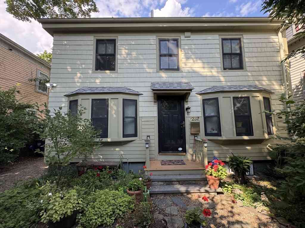 Homes For Rent - 237-239 Mt Auburn Street<br/> Cambridge, MA 02138
