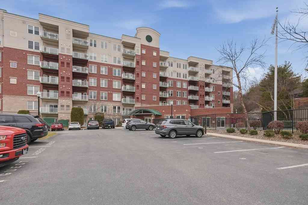 Condo For Sale - 36 Village Road #613<br/> Middleton, MA 01949