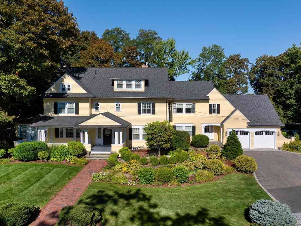 Homes For Sale - 11 Winthrop Road<br/> Middlesex County, Lexington, MA 02421