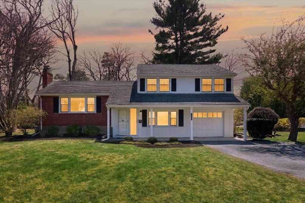 Homes For Sale - 137 Robert Rd<br/> Dedham, MA 02026