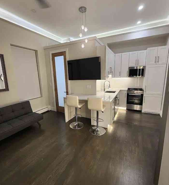 Condo For Rent - 362 Commonwealth Ave #1B<br/> Boston, MA 02115
