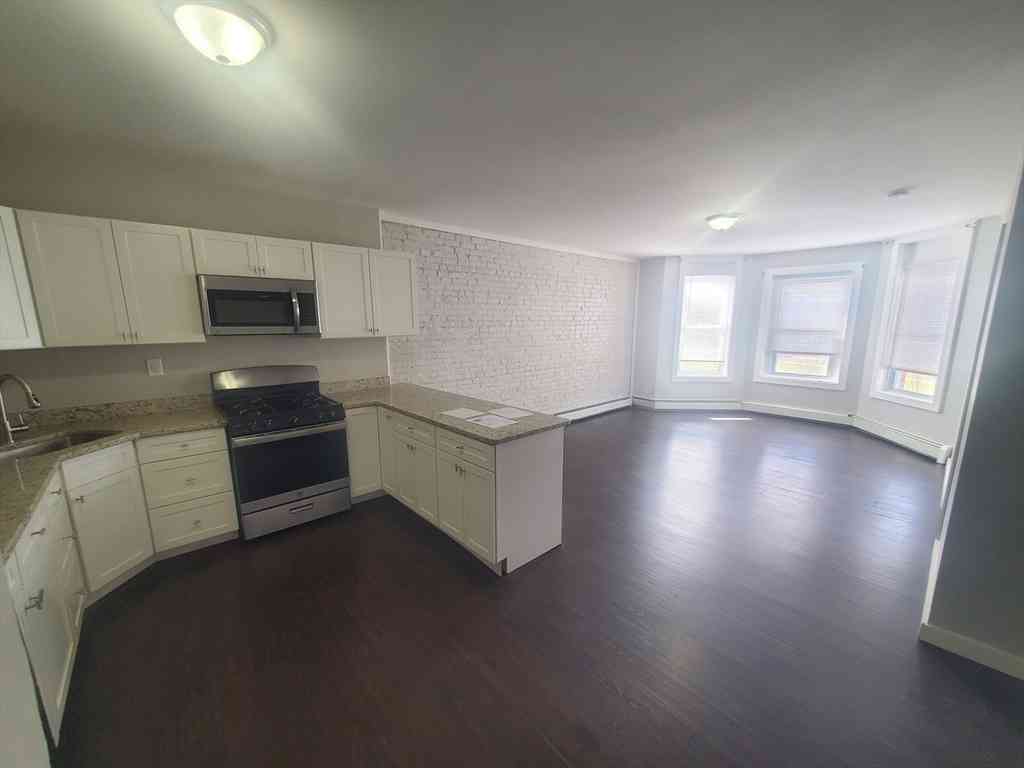 Apartment For Rent - 620 Dudley Street #4<br/> Boston, MA 02125