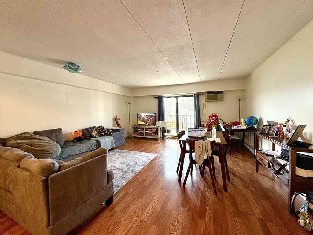 Condo For Rent - 125 Pleasant St #308<br/> Brookline, MA 02446