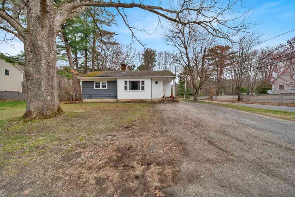 Homes For Sale - 11 Bartlett St<br/> Essex County, Salisbury, MA 01952