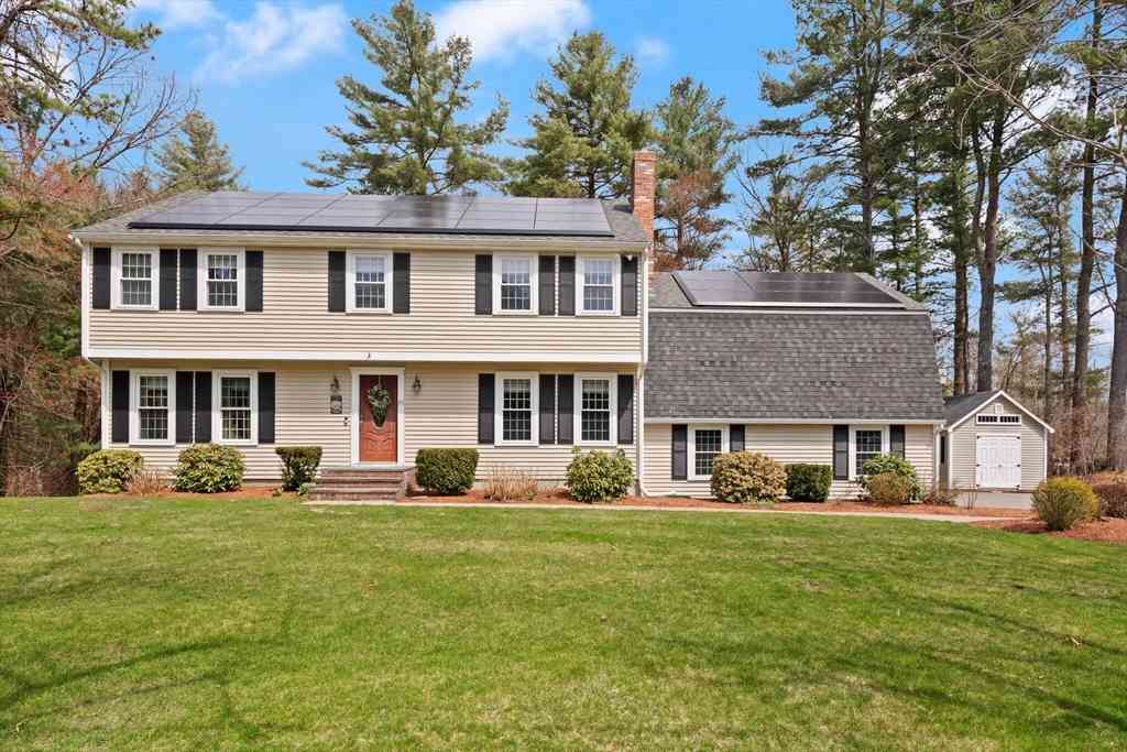 Homes For Sale - 35 Meadowbrook Dr<br/> Wrentham, MA 02093