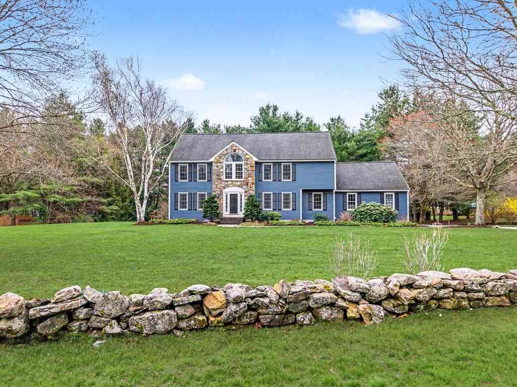 Homes For Sale - 4 Stewart St<br/> Middlesex County, Hopkinton, MA 01748