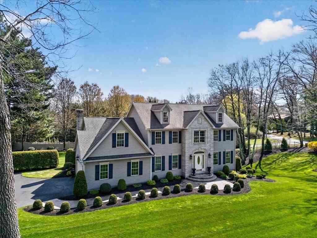 Homes For Sale - 1318 Piper Rd<br/> Hampden County, West Springfield, MA 01089
