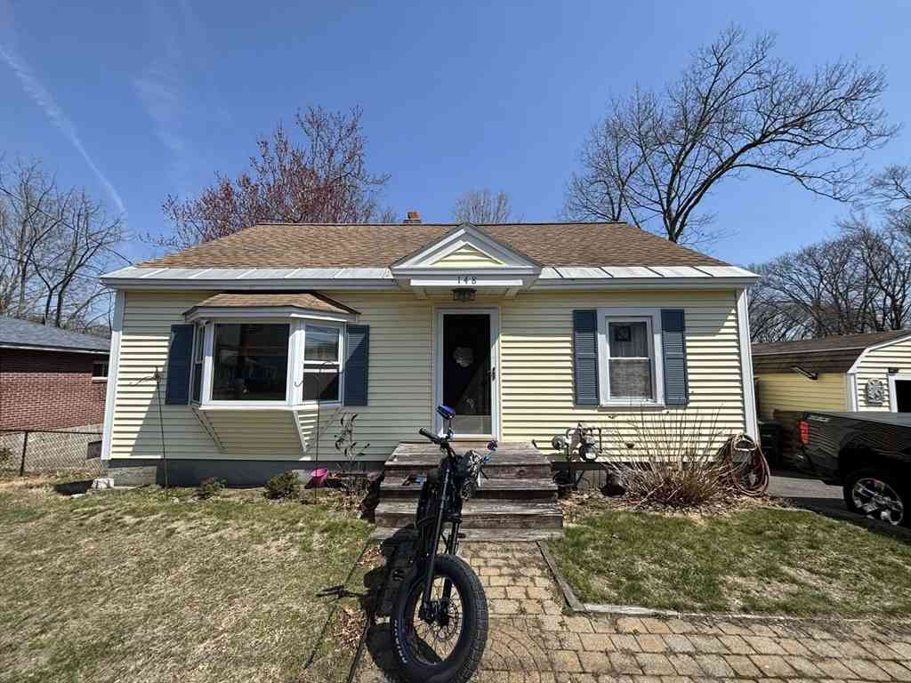 Homes For Sale - 148 Pond St<br/> Worcester County, Leominster, MA 01453