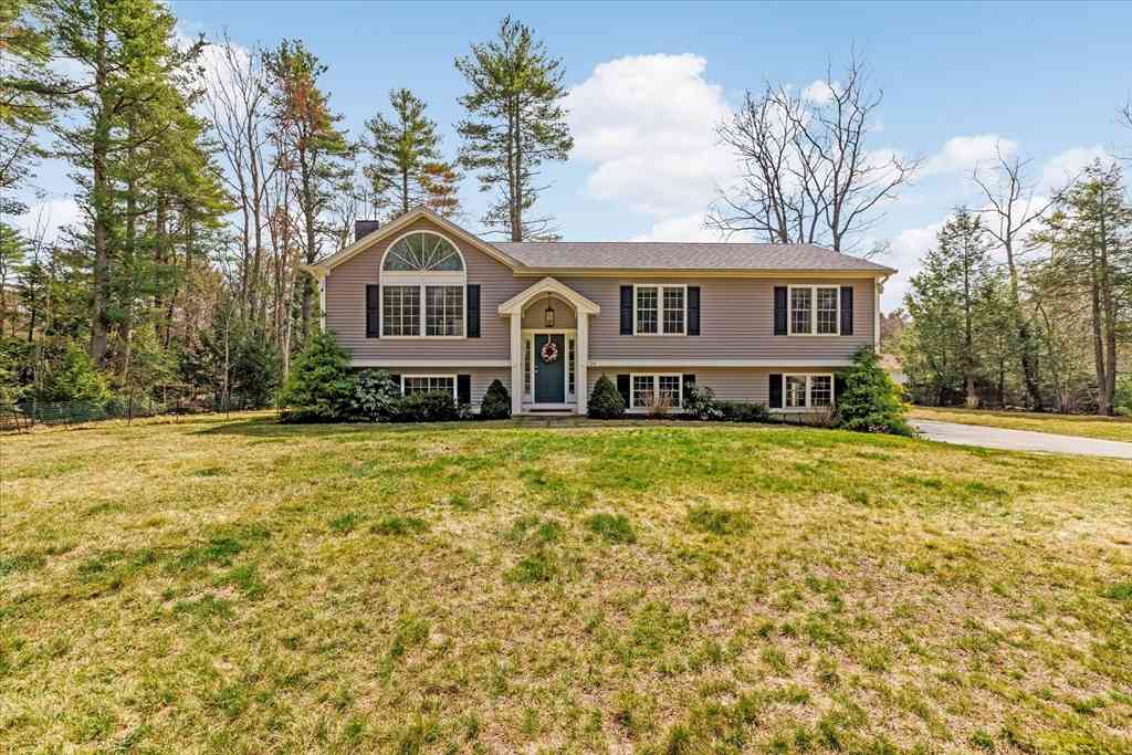 Homes For Sale - 14 Chicopee Drive<br/> Worcester County, Hubbardston, MA 01452