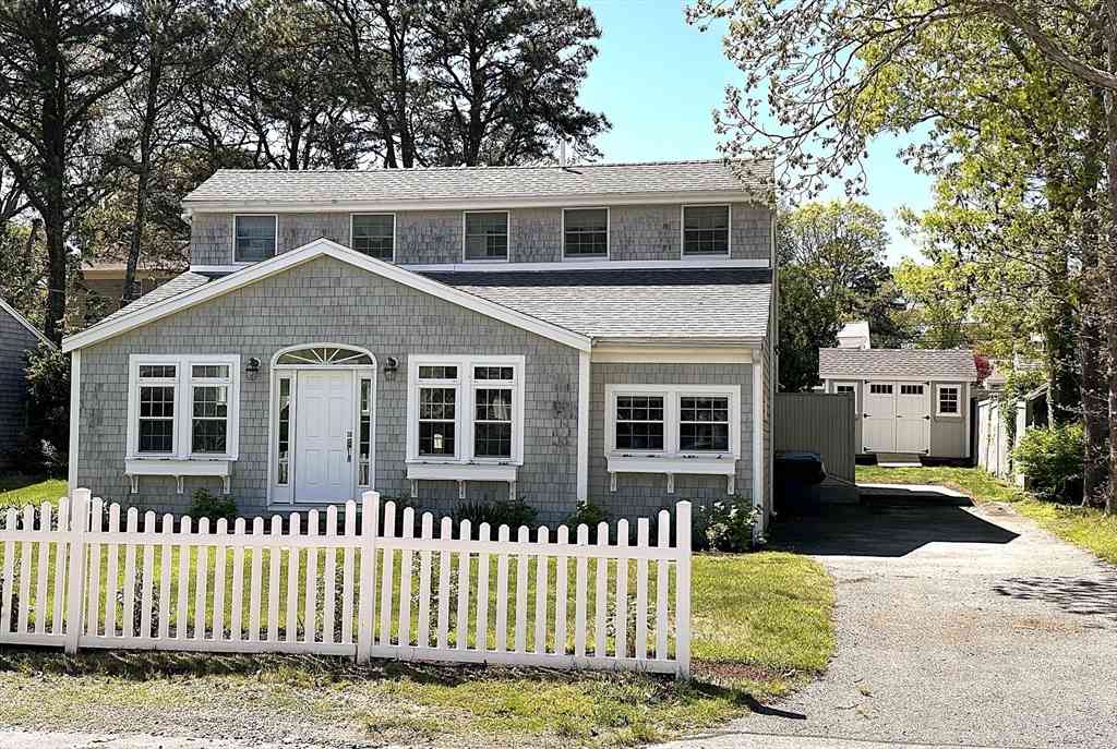 Homes For Sale - 37 Uncle Henrys Rd<br/> Barnstable County, Mashpee, MA 02649