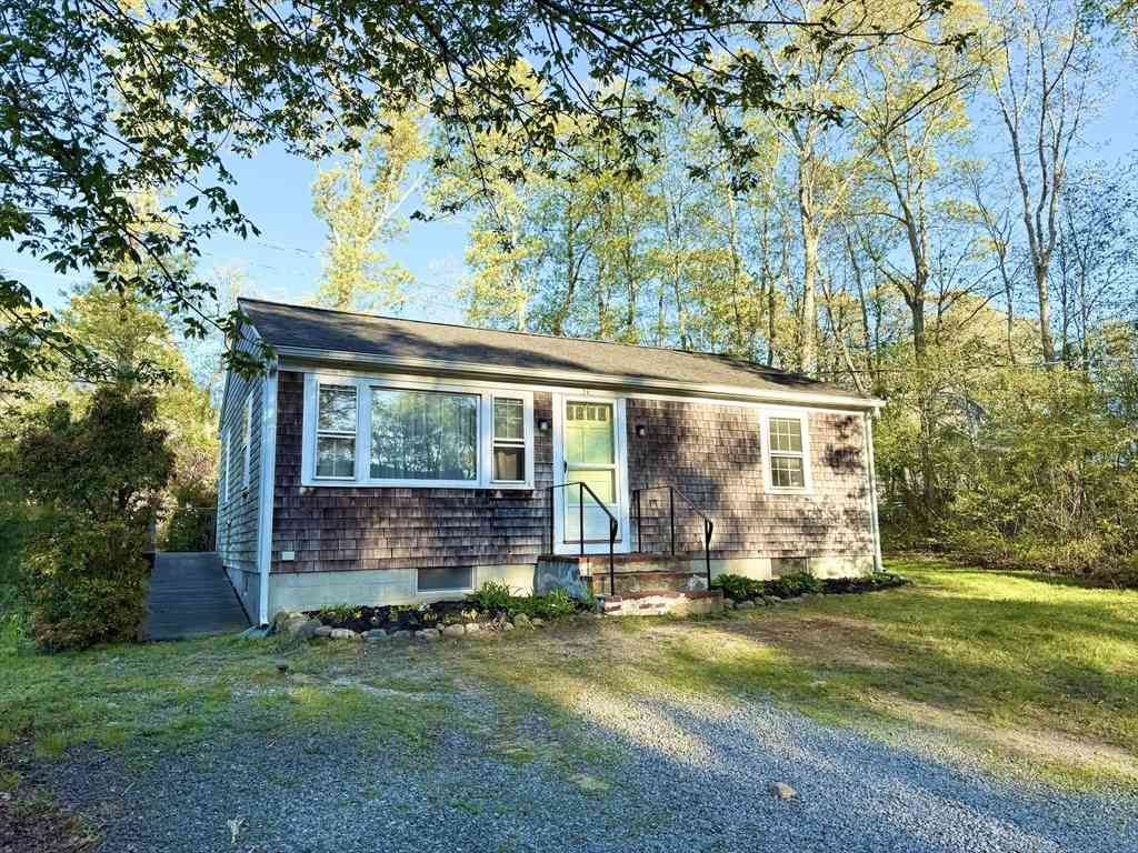 Homes For Sale - 51 Lantern Ln<br/> Tisbury, MA 02568