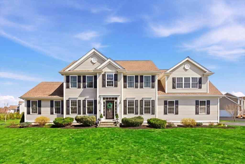 Homes For Sale - 1 Quequechan Cir<br/> Plymouth County, Lakeville, MA 02347
