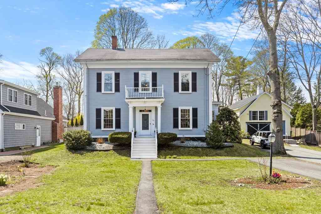 Homes For Sale - 32 Lincoln Rd<br/> Middlesex County, Medford, MA 02155