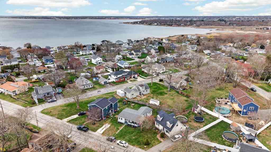 Homes For Sale - 20 Manhattan Ave<br/> Bristol County, Fairhaven, MA 02719