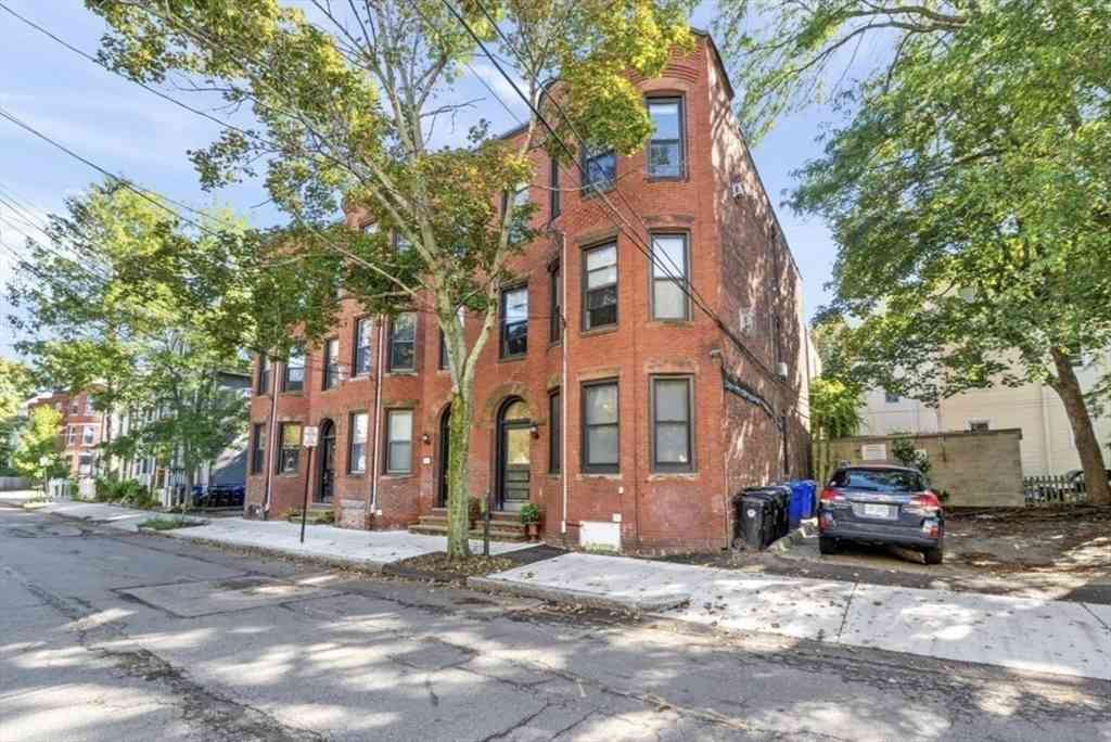Condo For Rent - 120 Brook St #3<br/> Brookline, MA 02445