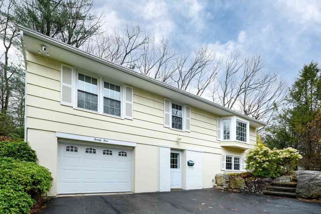 Homes For Sale - 24 Centerwood Dr<br/> Worcester County, Holden, MA 01520