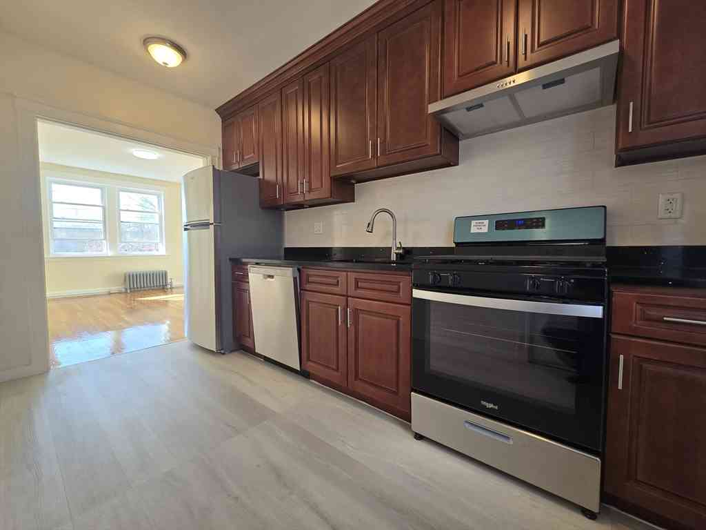 Condo For Rent - 183 Kent #5<br/> Brookline, MA 02445