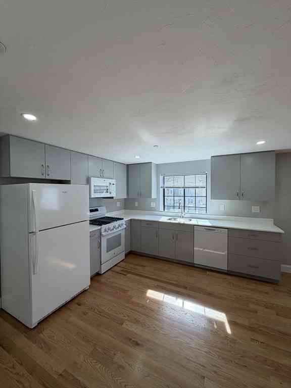 Apartment For Rent - 292 Main Street #3<br/> Walpole, MA 02081