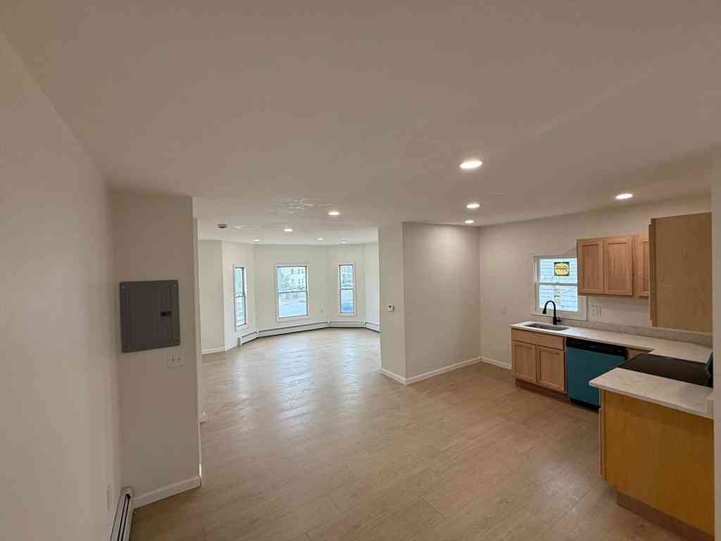 Apartment For Rent - 76 Lowell St #2<br/> Methuen, MA 01844