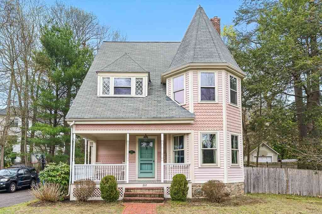 Homes For Sale - 207 Weston Rd<br/> Wellesley, MA 02482