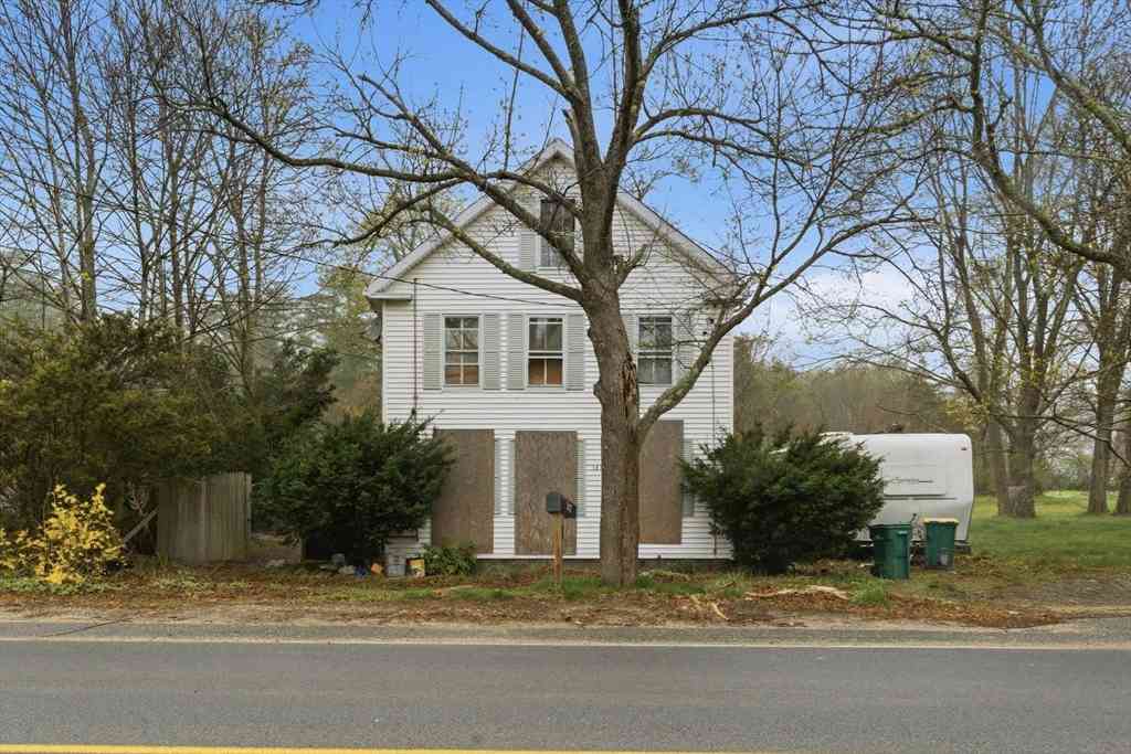 Homes For Sale - 147 Plymouth St<br/> Plymouth County, Carver, MA 02330