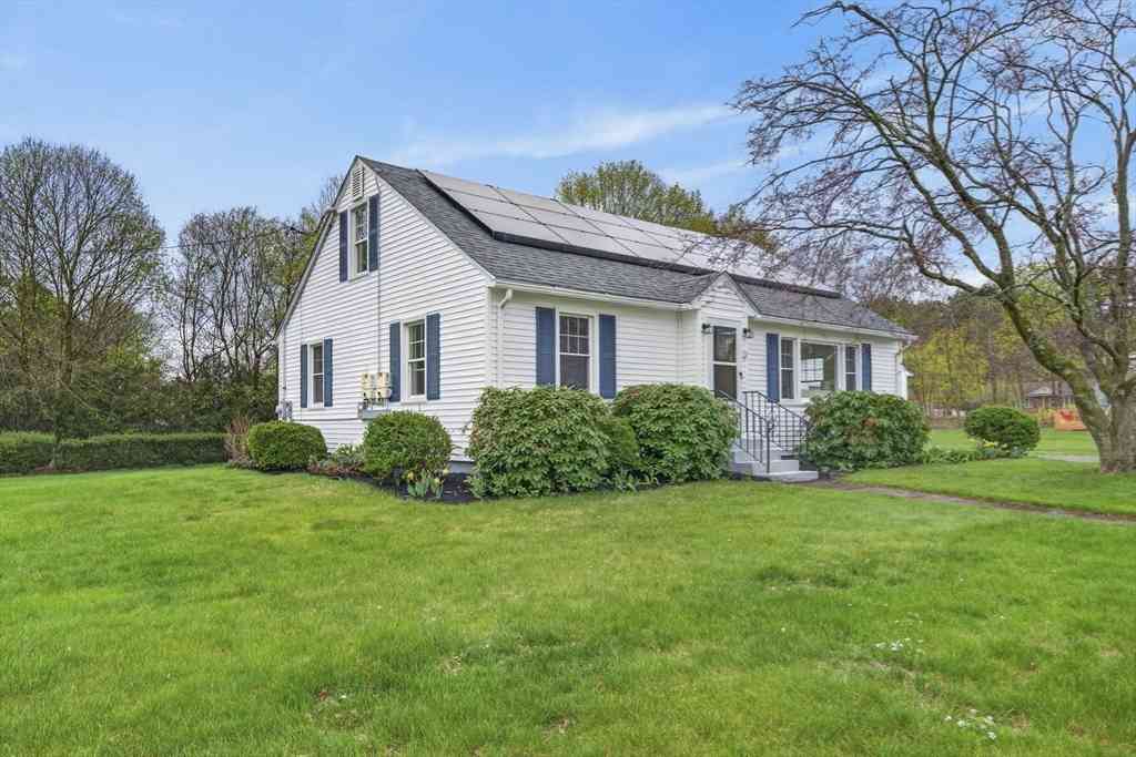 Homes For Sale - 10 Oak Pond Ave<br/> Worcester County, Millbury, MA 01527