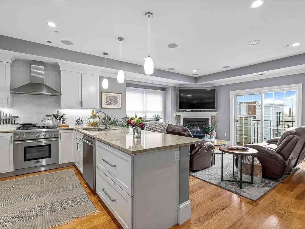 Condo For Sale - 858 E 2nd St #7<br/> Boston, MA 02127