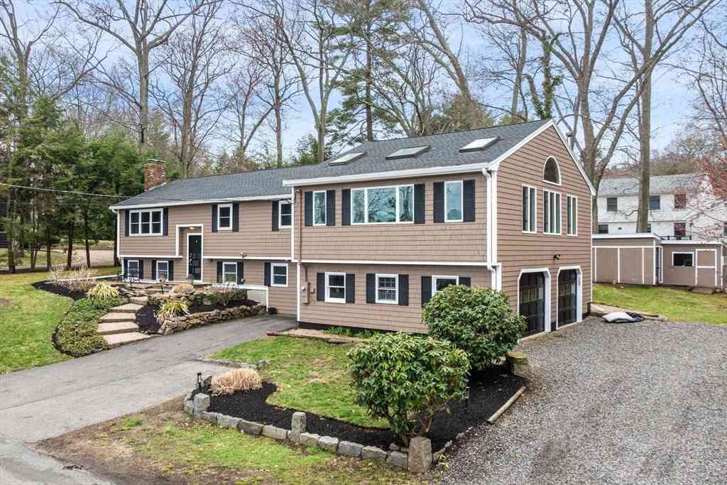 Homes For Sale - 187 Echo Cove Rd<br/> Essex County, Hamilton, MA 01982