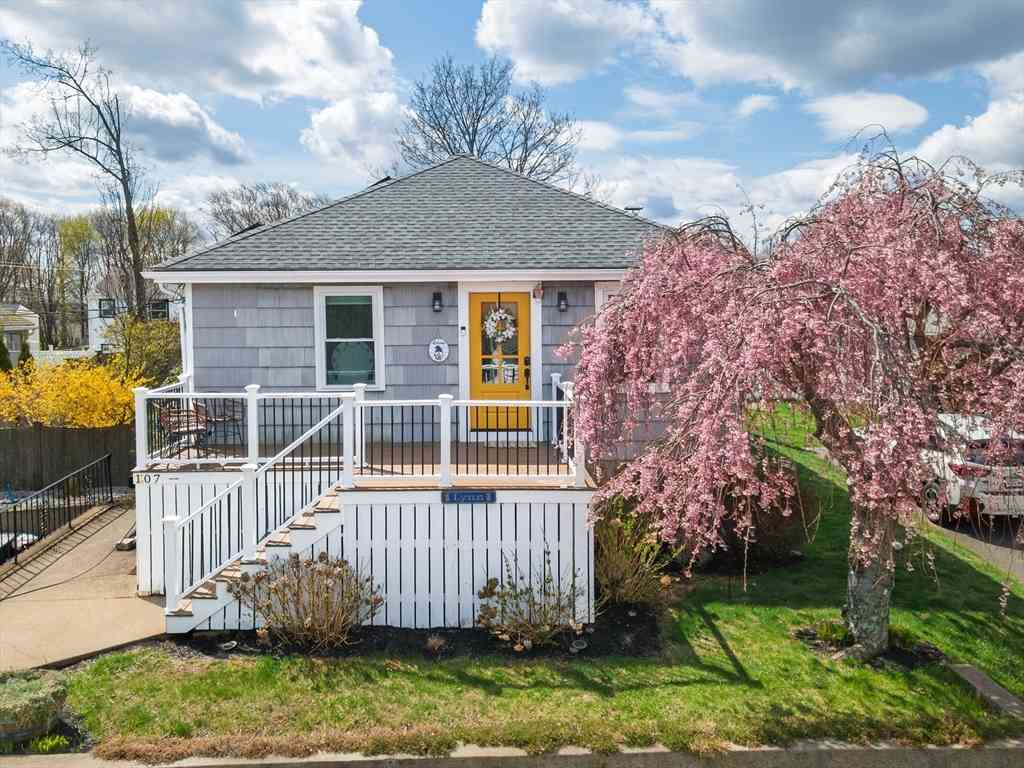 Homes For Sale - 107 Lenox St<br/> Quincy, MA 02169
