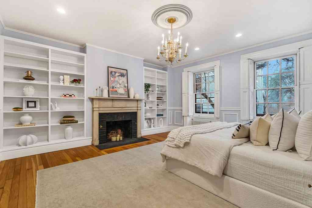 Condo For Sale - 35 Mt Vernon Street #1<br/> Boston, MA 02108