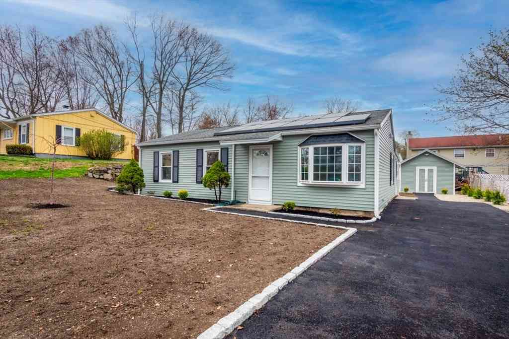 Homes For Sale - 101 Laurie Ln<br/> Middlesex County, Lowell, MA 01854