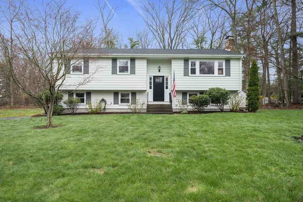 Homes For Sale - 5 Samson Rd<br/> Foxboro, MA 02035