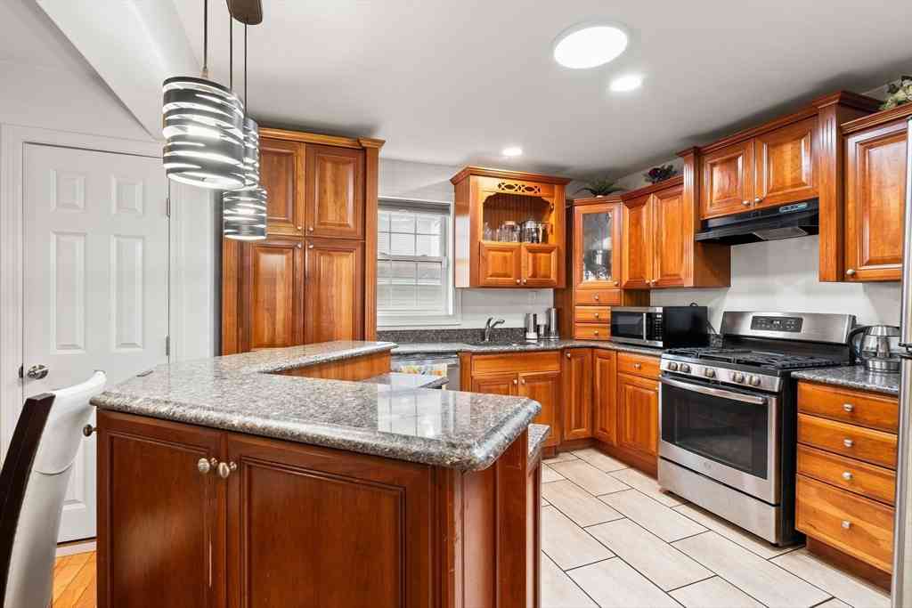 Homes For Sale - 83 Dexter St<br/> Cumberland, RI 02864