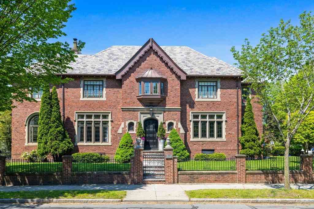 Homes For Sale - 98 Carlton St<br/> Brookline, MA 02446